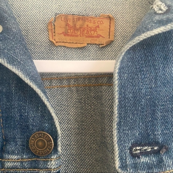 Levi’s Jean Jacket​ - Picture 3 of 7